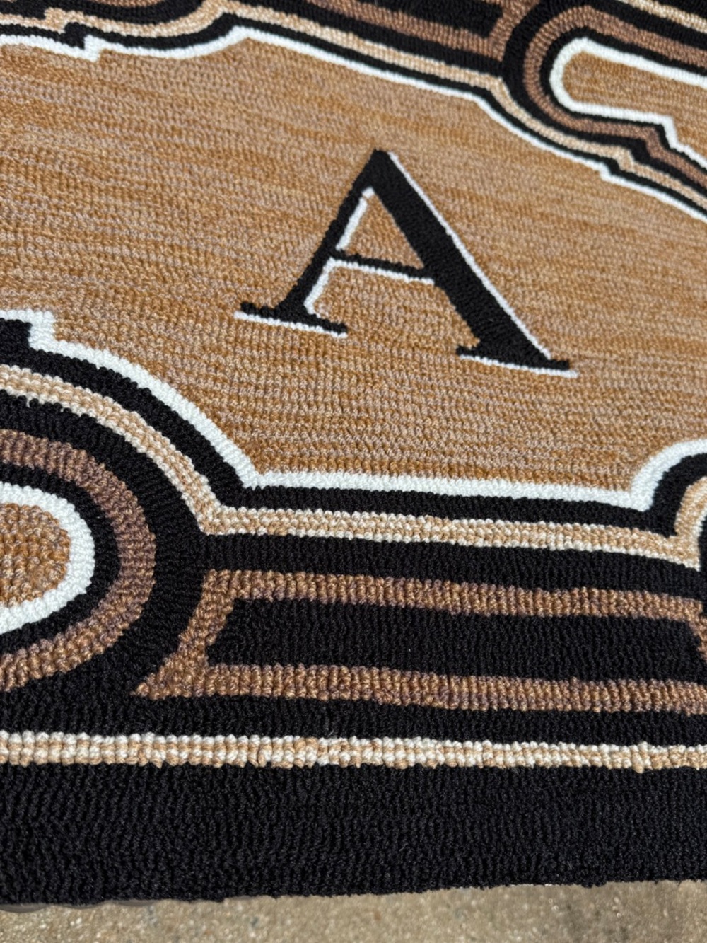 Frontgate Monogrammed 'A' Indoor/Outdoor Rug - Picture 4 of 15